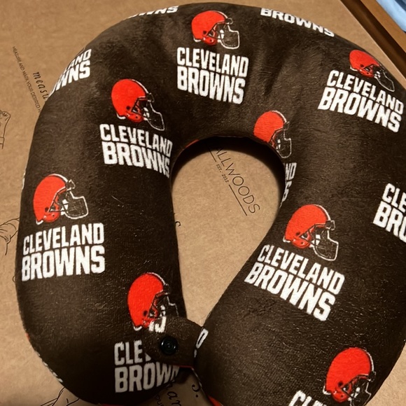 Cleveland Browns Backpack & Neck Rest Combo. - Picture 5 of 11